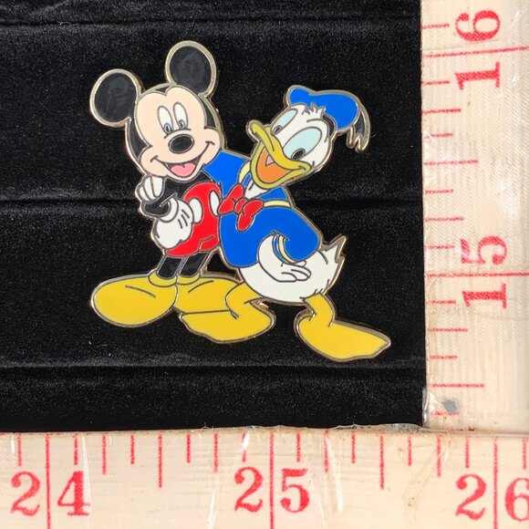 Mickey Mouse and Donald Duck Friends are Forever metal and enamel Disney collect - Picture 3 of 4